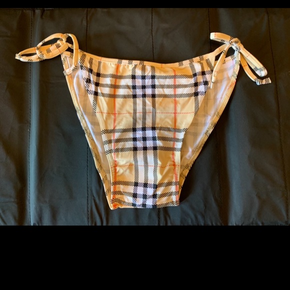 Bikini Bottom - Picture 1 of 6